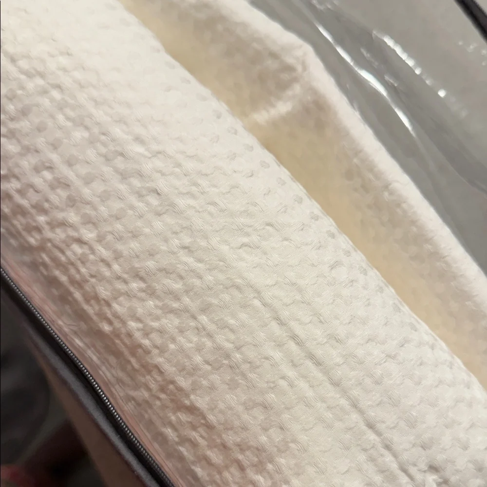 Vera Wang Ivory Textured Duvet Set includes pillow shams